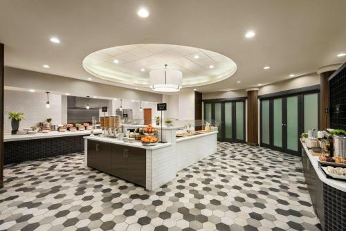 Embassy Suites by Hilton Convention Center Las Vegas - image 13
