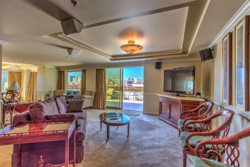 Embassy Suites by Hilton Convention Center Las Vegas - image 6