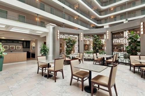 Embassy Suites by Hilton Santa Ana Orange County Airport - image 9