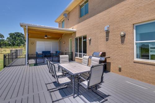 26-Acre Pilot Point Ranch Home with Pool and Mini Golf in Pilot Point (TX)