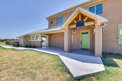 26-Acre Pilot Point Ranch Home with Pool and Mini Golf in Pilot Point (TX)