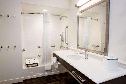 Hampton Inn Albany-Western Ave/University Area NY - image 8
