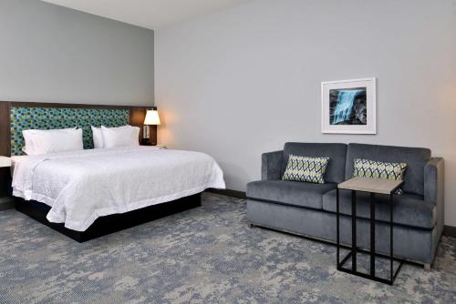 Hampton Inn Cedar Falls Downtown Ia - image 12