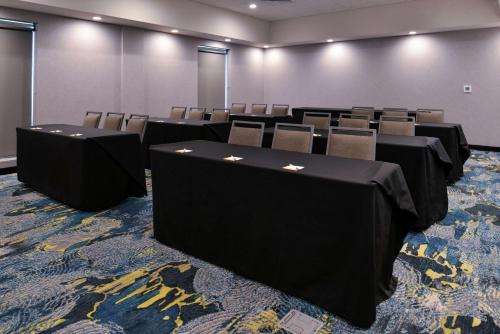 Hampton Inn Cedar Falls Downtown Ia - image 6