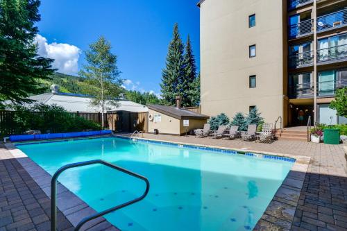 Vail Top-Floor Condo with Deck and Mountain Views! - Apartment - Vail