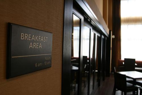 Hampton Inn & Suites Oxford-Anniston - image 10