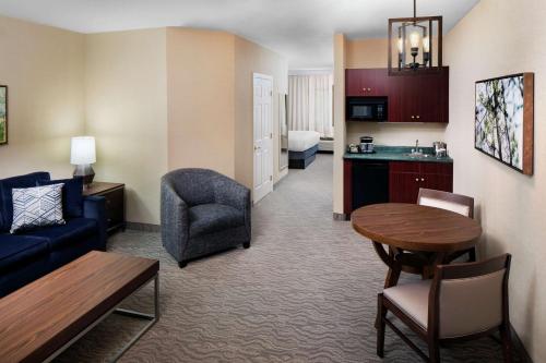DoubleTree by Hilton Nashua - image 8