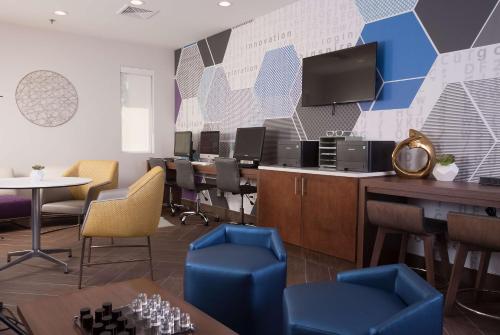 Home2 Suites By Hilton Atlanta Perimeter Center - image 9