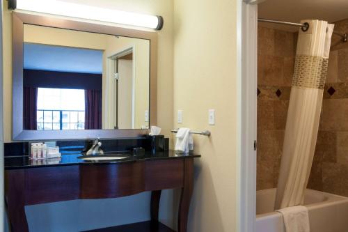 Hampton Inn & Suites Watertown - image 11