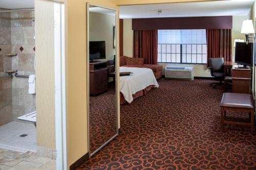Hampton Inn & Suites Watertown - image 12