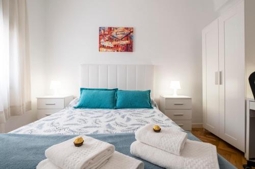 Madrid center room just 7 minutes or 4 metro stops