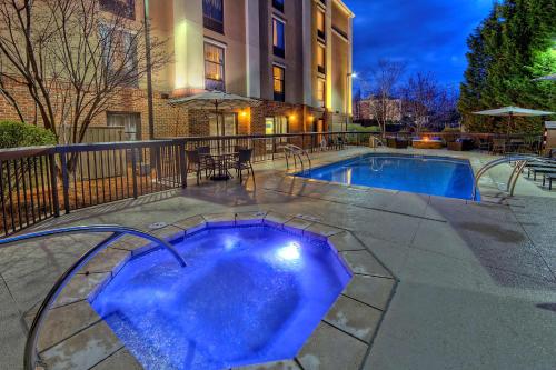 Hampton Inn and Suites Asheville Airport