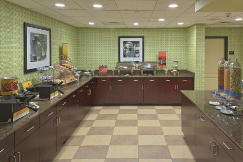 Hampton Inn and Suites Asheville Airport