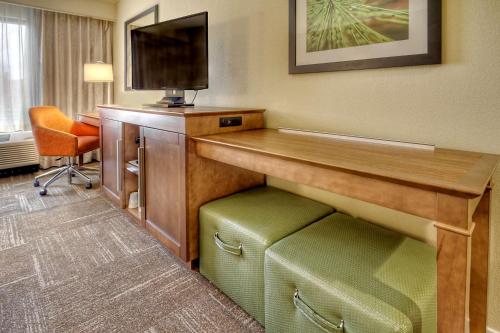 Hampton Inn and Suites Asheville Airport