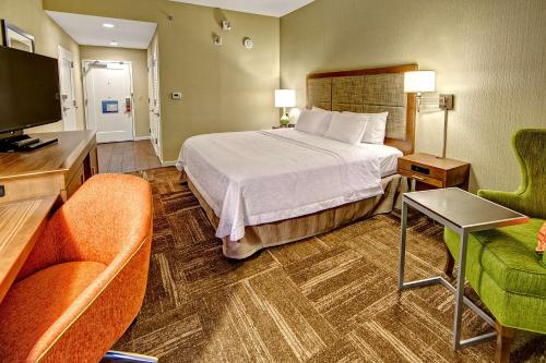 Hampton Inn By Hilton And Suites Asheville Airport