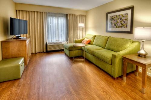 Hampton Inn and Suites Asheville Airport