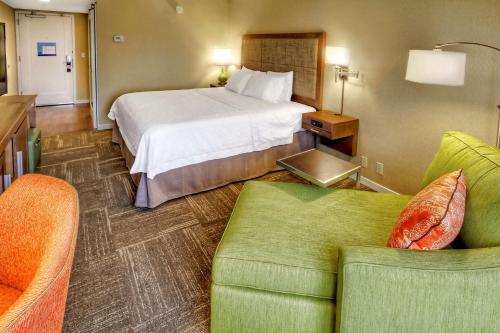 Hampton Inn and Suites Asheville Airport