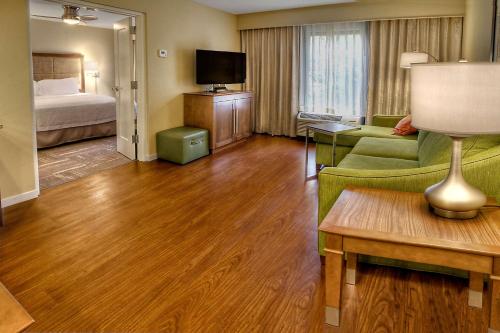 Hampton Inn and Suites Asheville Airport