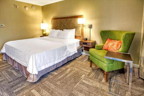 Hampton Inn and Suites Asheville Airport