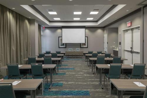 Hampton Inn & Suites Asheville Biltmore Area - image 9