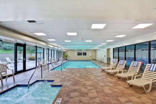 Hampton Inn & Suites Wilkes-Barre - image 14