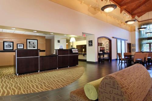 Hampton Inn & Suites Newtown