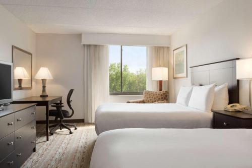 DoubleTree By Hilton Hotel Bradley International Airport