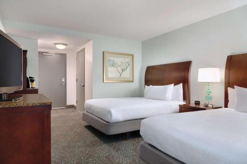 2 queen beds