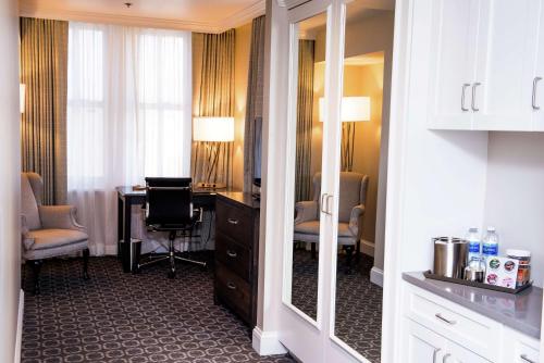 Redmont Hotel Birmingham - Curio Collection by Hilton