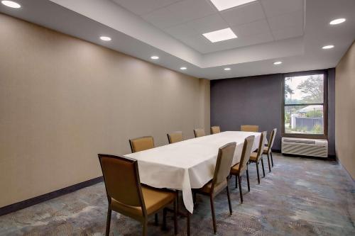 Hampton Inn Birmingham-Colonnade 280 - image 12