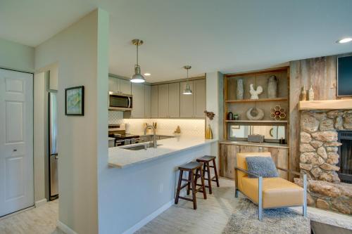 Renovated Avon Condo 5 Mins to Beaver Creek Resort in Avon, USA