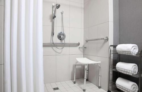 DoubleTree by Hilton West Fargo Sanford Medical Center Area - image 8