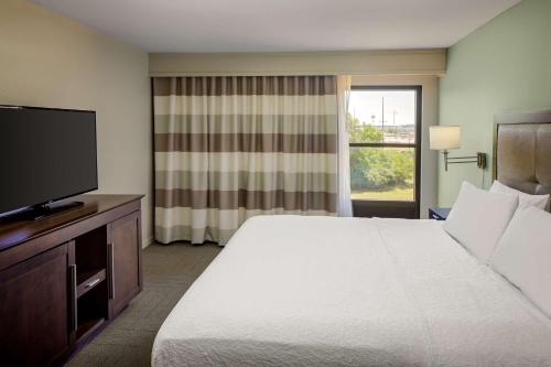 Hampton Inn & Suites Nashville-Airport - image 6