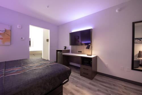 Express Inn & Suites - image 3