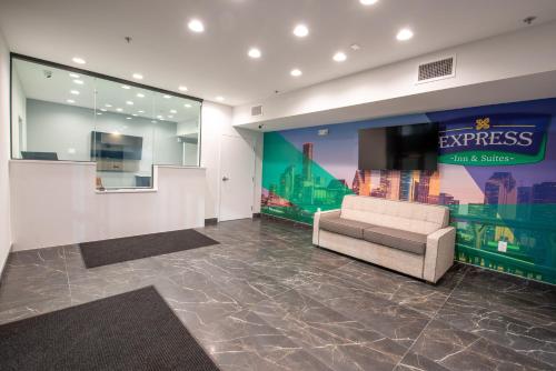 Express Inn & Suites - image 4