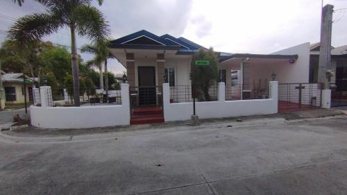 B&B Davao - 2 Bedroom House in Bambu Estates Mintal Near Vista Mall and UP Mindanao - Bed and Breakfast Davao