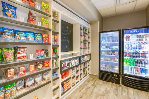 Hampton Inn White House - image 6