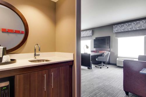 Hampton Inn & Suites by Hilton Nashville North Skyline - image 14