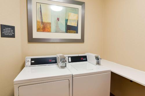 Hampton Inn White House - image 13