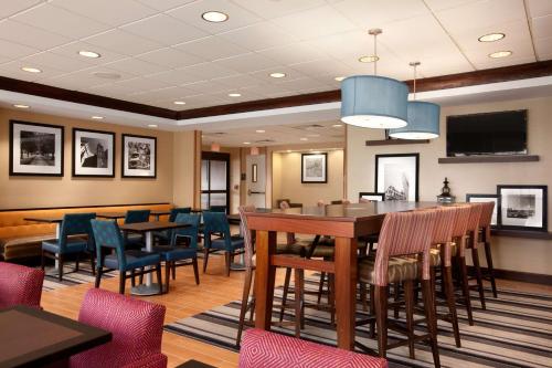 Hampton Inn Boston/Braintree - image 6
