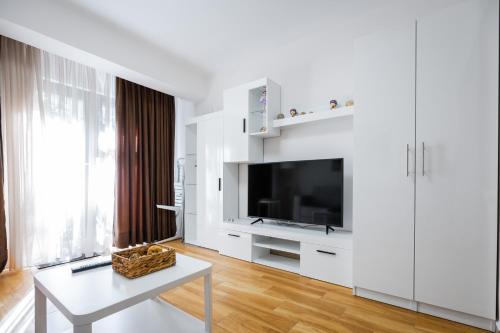 Chic Central 1BD Apartment with Private Patio by Flat Mаnager, Sofia (Foto 6)