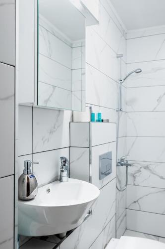 Chic Central 1BD Apartment with Private Patio by Flat Mаnager, Sofia (Foto 8)