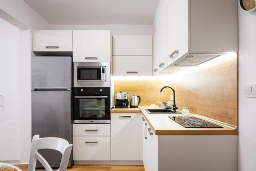 Chic Central 1BD Apartment with Private Patio by Flat Mаnager, Sofia (Foto 3)