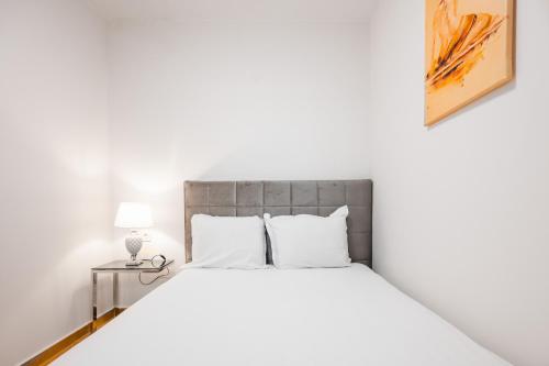 Chic Central 1BD Apartment with Private Patio by Flat Mаnager, Sofia (Foto 10)