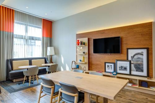 Hampton Inn & Suites Boston/Waltham