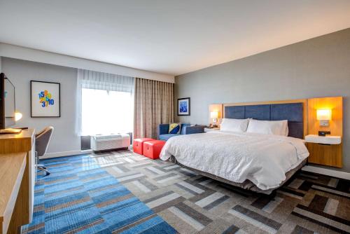 Hampton Inn & Suites Boston/Waltham