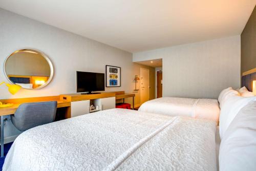 Hampton Inn & Suites Boston/Waltham - image 7