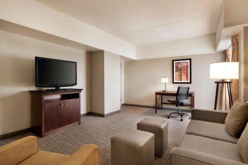 Embassy Suites Brunswick - image 2