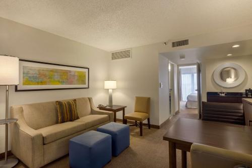 Embassy Suites Baton Rouge - image 9