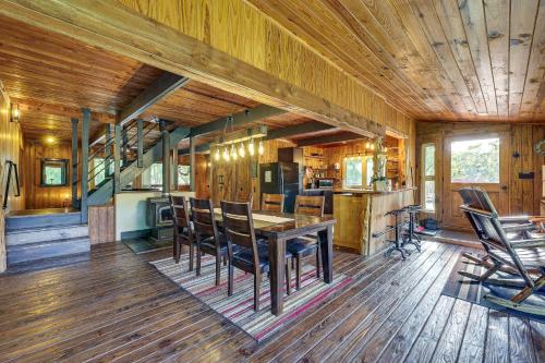 Eureka Springs Rental Cabin 8 Mi to Downtown! in Eureka Springs, USA